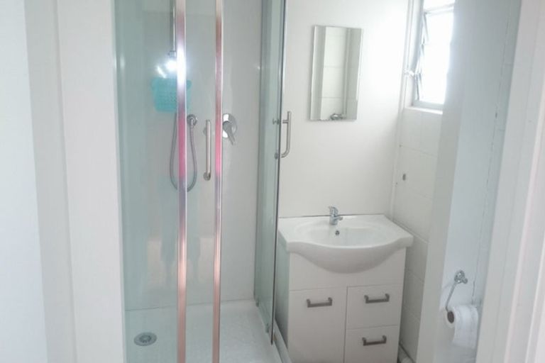 Photo of property in 22 Colin Wild Place, Glenfield, Auckland, 0629