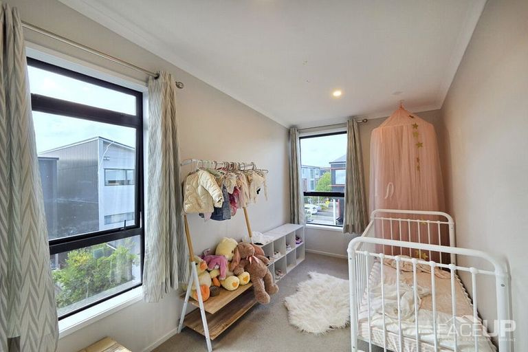 Photo of property in 13 William Stratton Lane, Hobsonville, Auckland, 0616