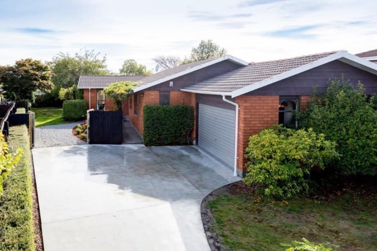 Photo of property in 6 Montclare Avenue, Ilam, Christchurch, 8041