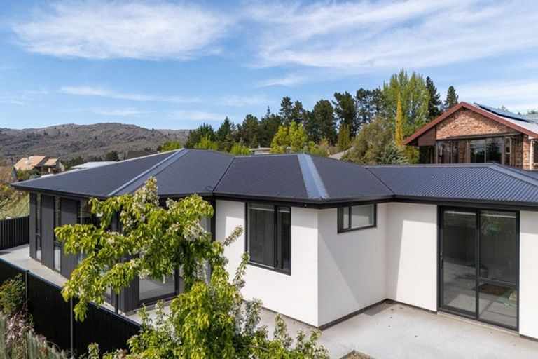 Photo of property in 2c Craig Place, Bridge Hill, Alexandra, 9320