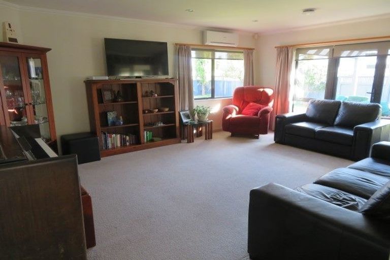 Photo of property in 12 Mana Place, Awapuni, Palmerston North, 4412