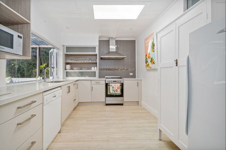 Photo of property in 18 Black Jack Road, Kuaotunu, Whitianga, 3592