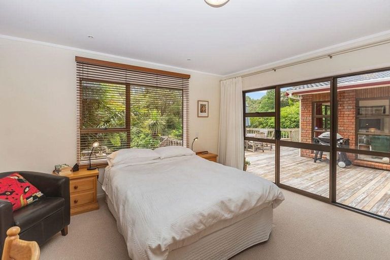 Photo of property in 733 Scenic Drive, Henderson Valley, Auckland, 0612