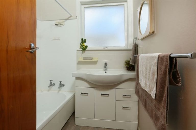 Photo of property in 216a Sturges Road, Henderson, Auckland, 0612