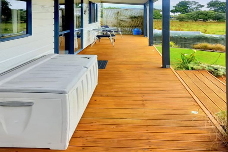 Photo of property in 2 Waireka Road, Omata, New Plymouth, 4374