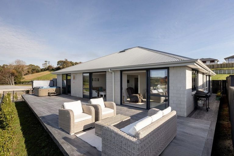 Photo of property in 39 Flounder Drive, Omokoroa, 3114