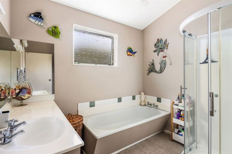 Photo of property in 47b Chester Road, Tawa, Wellington, 5028