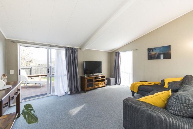Photo of property in 30 Tiller Close, Kelvin Grove, Palmerston North, 4414