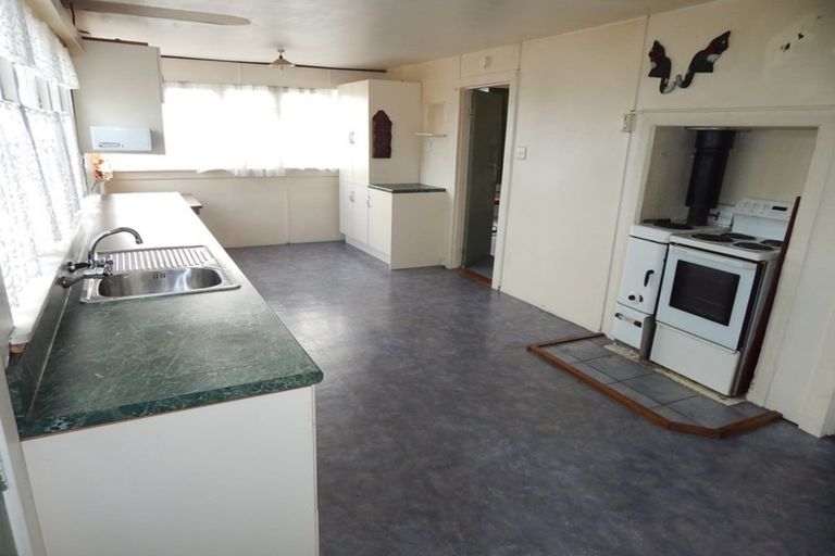 Photo of property in 104 Peel Street, Westport, 7825