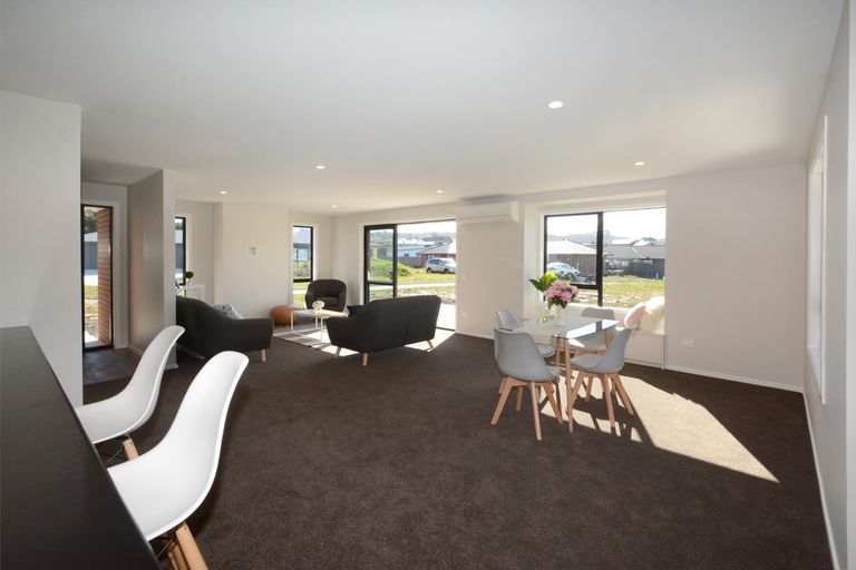 Photo of property in 43 Awa Toru Drive, Fairfield, Dunedin, 9018