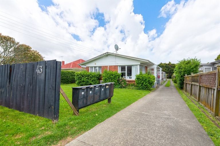Photo of property in 2/43 Shakespeare Road, Milford, Auckland, 0620