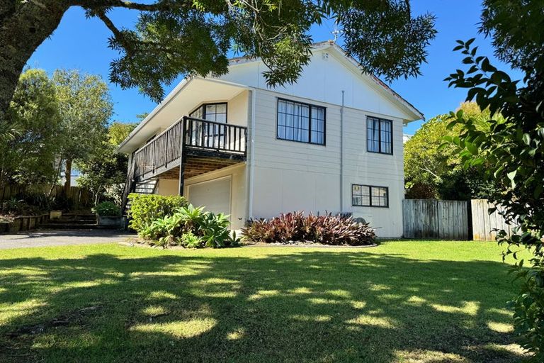 Photo of property in 18 Sunward Rise, Glenfield, Auckland, 0629
