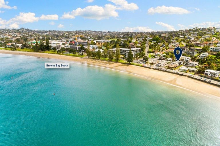 Photo of property in 1/28 Manly Esplanade, Browns Bay, Auckland, 0630
