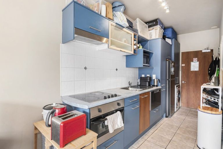 Photo of property in Atrium Towers, 5p/154 The Terrace, Wellington Central, Wellington, 6011