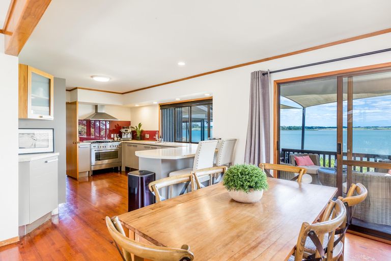 Photo of property in 33 St Annes Crescent, Wattle Downs, Auckland, 2103