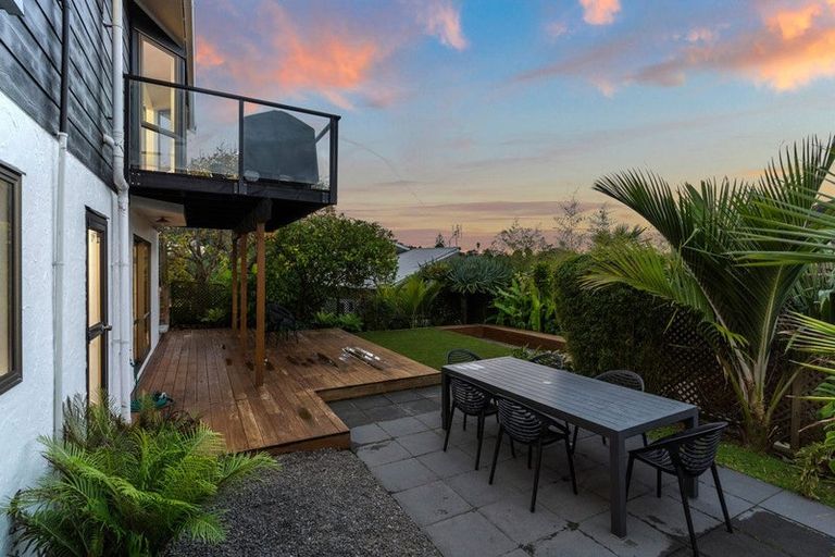 Photo of property in 2/55a Woodlands Crescent, Browns Bay, Auckland, 0630