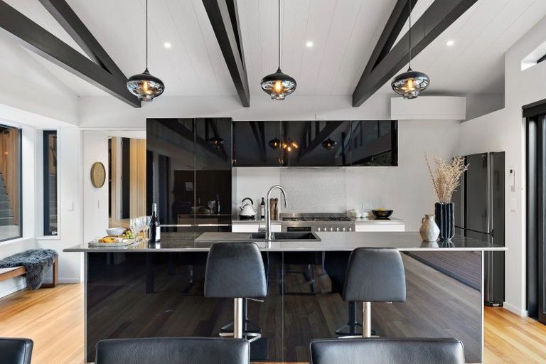 Photo of property in 18 Falcon Heights, Mount Creighton, Queenstown, 9371