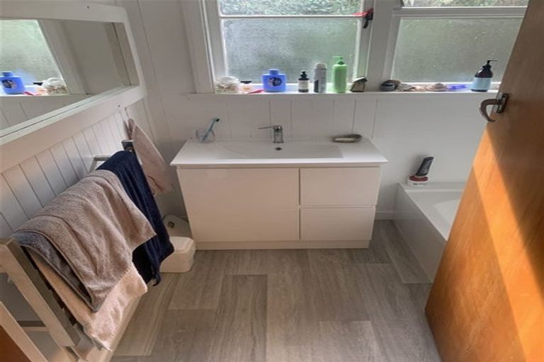 Photo of property in 12 Cambridge Road, Martinborough, 5711