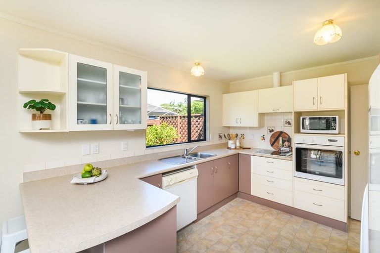 Photo of property in 1 Logan Place, Kelvin Grove, Palmerston North, 4414