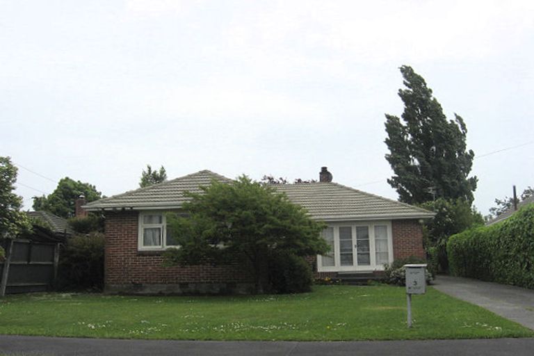 Photo of property in 3 Barclay Place, Burwood, Christchurch, 8061