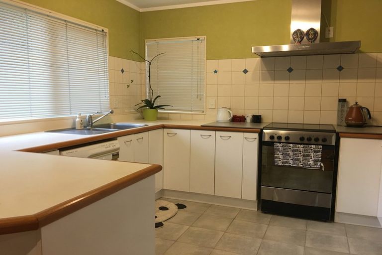 Photo of property in 18 Mercury Lane, Windsor Park, Auckland, 0632
