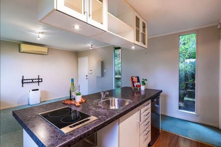 Photo of property in 10 Rangiwai Road, Titirangi, Auckland, 0604