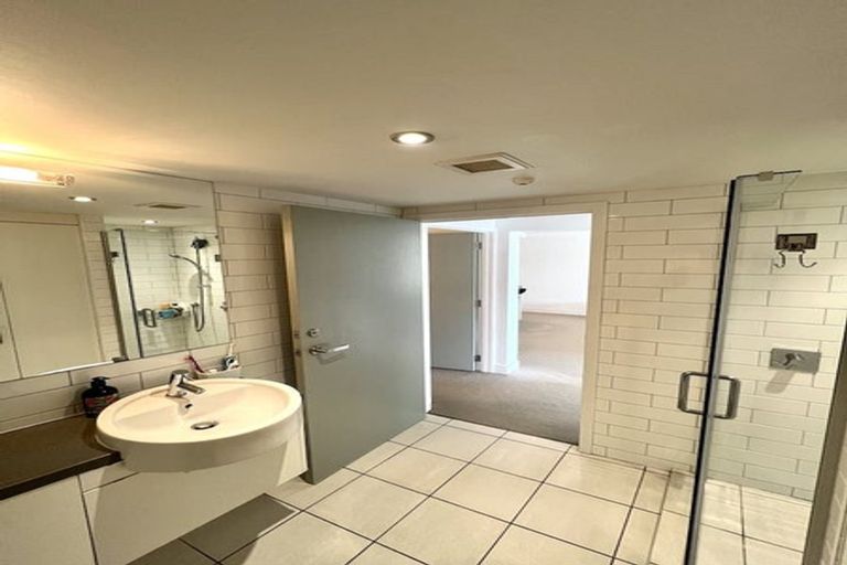 Photo of property in The Capital, 14/370 Oriental Parade, Oriental Bay, Wellington, 6011