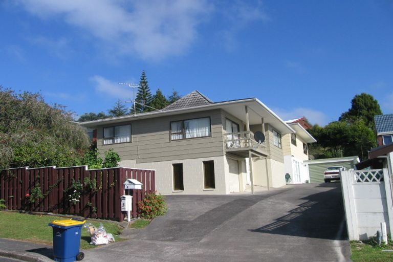 Photo of property in 2/3 Ondine Place, Glenfield, Auckland, 0629