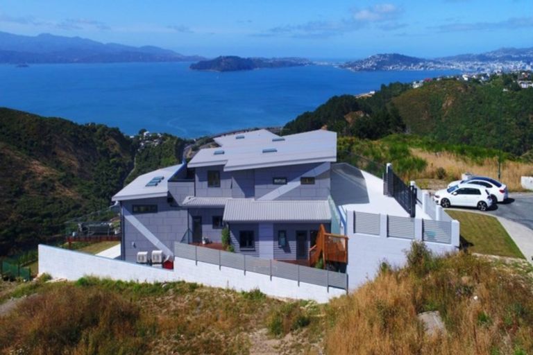 Photo of property in 35 Grumman Lane, Newlands, Wellington, 6037