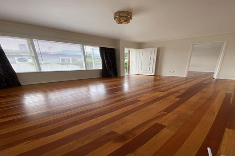 Photo of property in 2/43 Shakespeare Road, Milford, Auckland, 0620