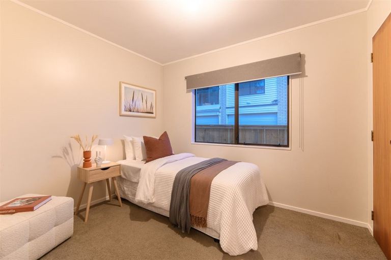 Photo of property in 2/18 Gloria Avenue, Te Atatu Peninsula, Auckland, 0610