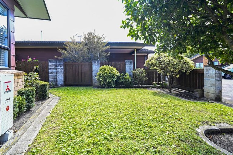 Photo of property in 5/501 Eastbourne Street East, Hastings, 4122