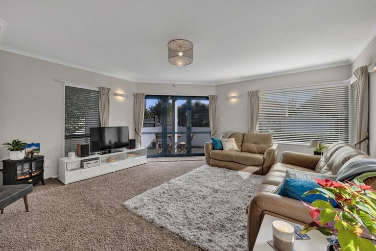 Photo of property in 2 Kawaroa Close, New Plymouth, 4310