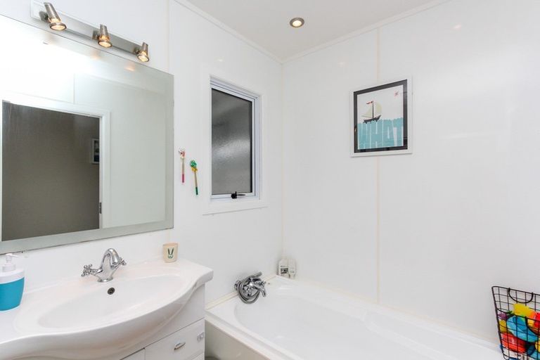 Photo of property in 61 Lismore Street, Merrilands, New Plymouth, 4312