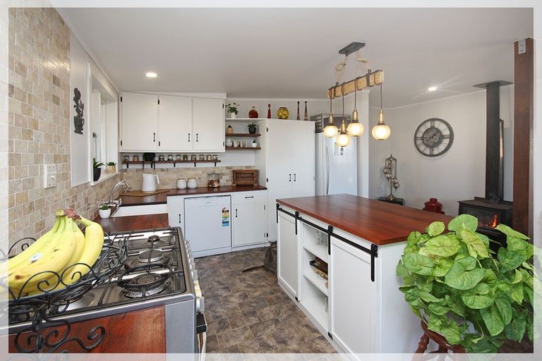 Photo of property in 27 Punga Street, Tangimoana, 4822