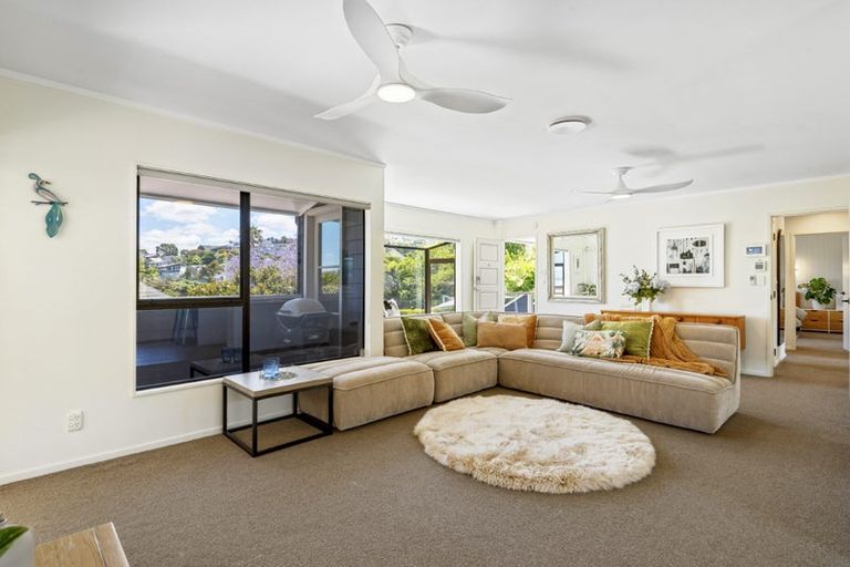 Photo of property in 8 Poaka Place, Beach Haven, Auckland, 0626