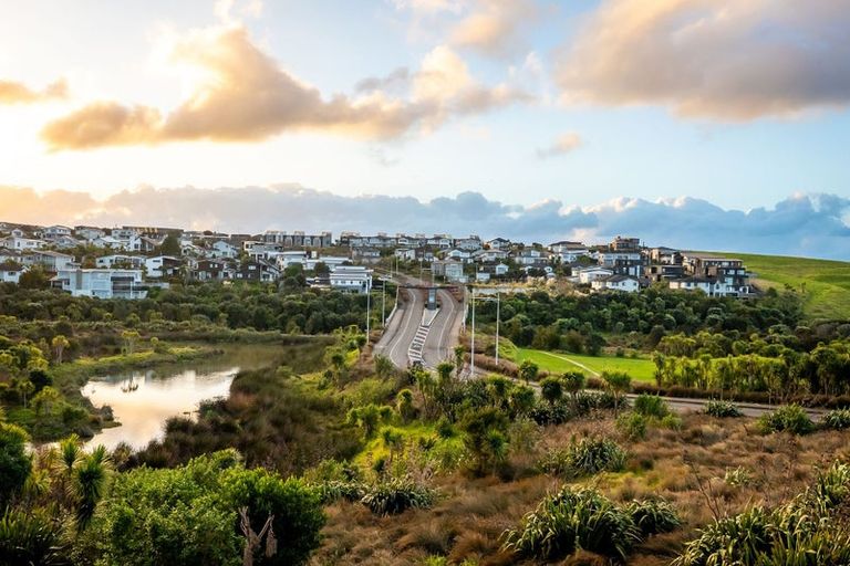 Photo of property in 1/1090 Beach Road, Torbay, Auckland, 0630