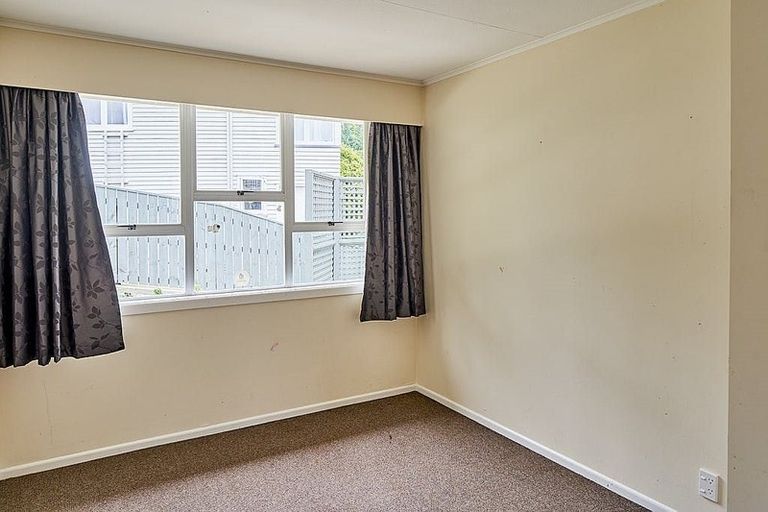 Photo of property in 4 Thomson Grove, Stokes Valley, Lower Hutt, 5019