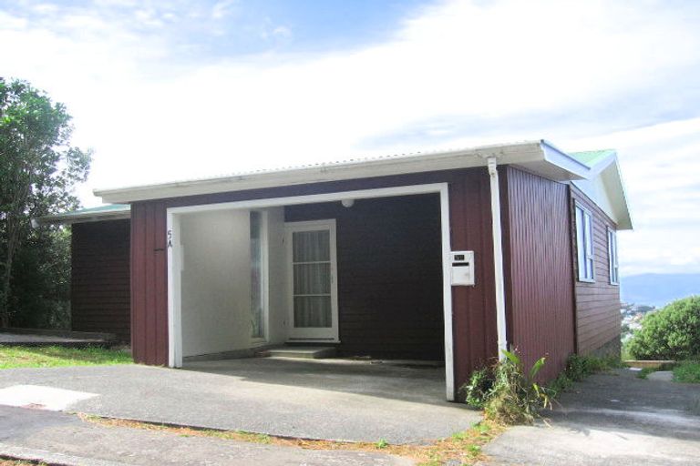 Photo of property in 5 Oldham Way, Crofton Downs, Wellington, 6035