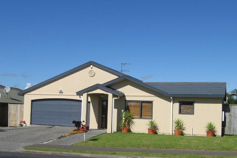 Photo of property in 35 Harbour View Road, Te Atatu Peninsula, Auckland, 0610
