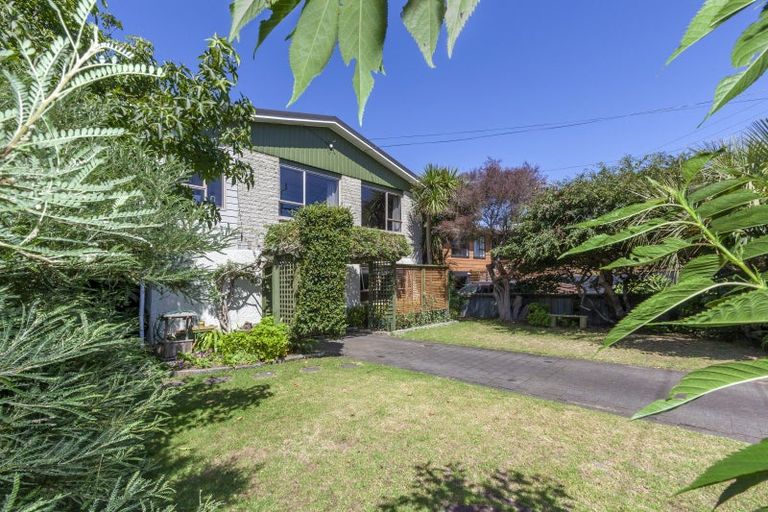 Photo of property in 19 Dale Road, Raumati South, Paraparaumu, 5032