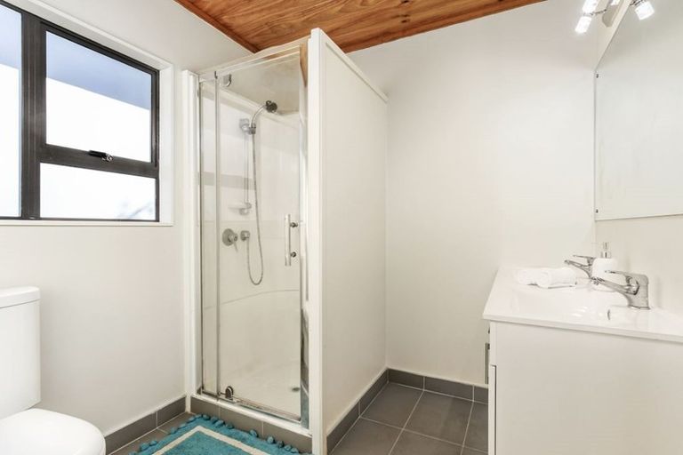 Photo of property in 94 Luckens Road, West Harbour, Auckland, 0618