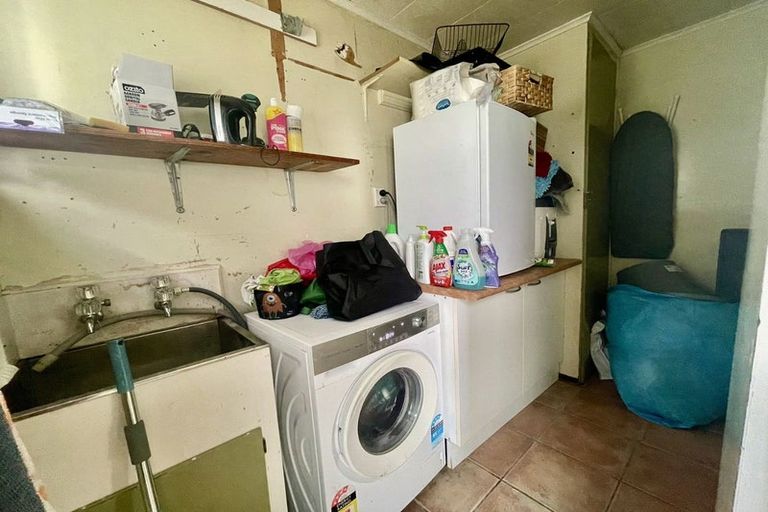 Photo of property in 5 Mcclintock Road, Massey, Auckland, 0614