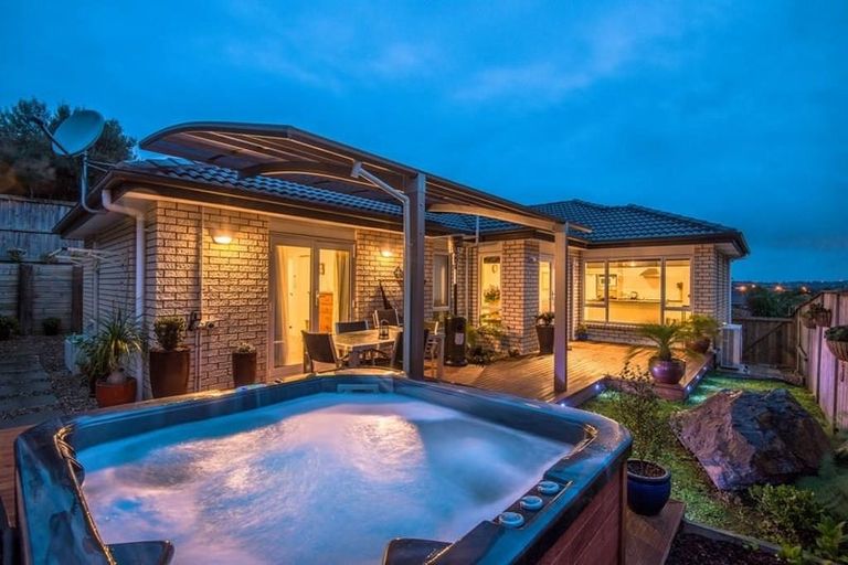 Photo of property in 50 Packspur Drive, Flat Bush, Auckland, 2016