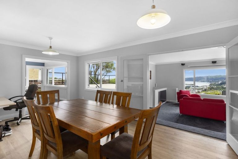 Photo of property in 70 Kahu Road, Paremata, Porirua, 5024