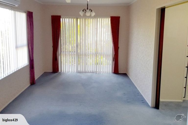 Photo of property in 17 Awanui Drive, Waikanae, 5036