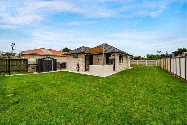 Photo of property in 6 Matai Place, Hawera, 4610