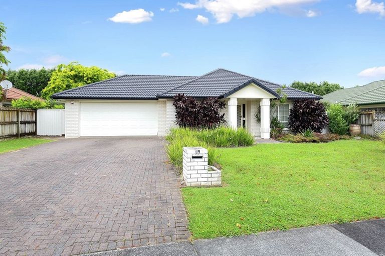 Photo of property in 19 Trovare Place, Golflands, Auckland, 2013