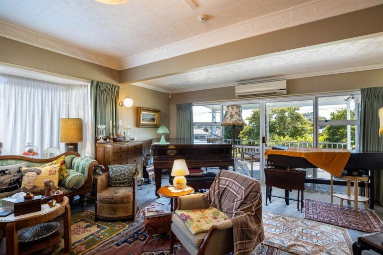 Photo of property in 32 Queens Road, Glen Avon, New Plymouth, 4312