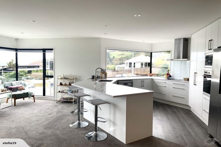 Photo of property in 1/60 Moncks Spur Road, Redcliffs, Christchurch, 8081